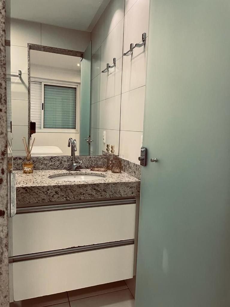 2 Qts.| 4 Hosp. | Ao Lado Do Goiania Shopping Daire Dış mekan fotoğraf